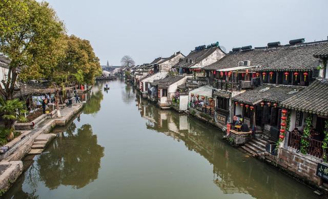 福建福州3名女子组团偷快递录盲盒开箱视频，她们这一行为是否已违法了？游戏画面